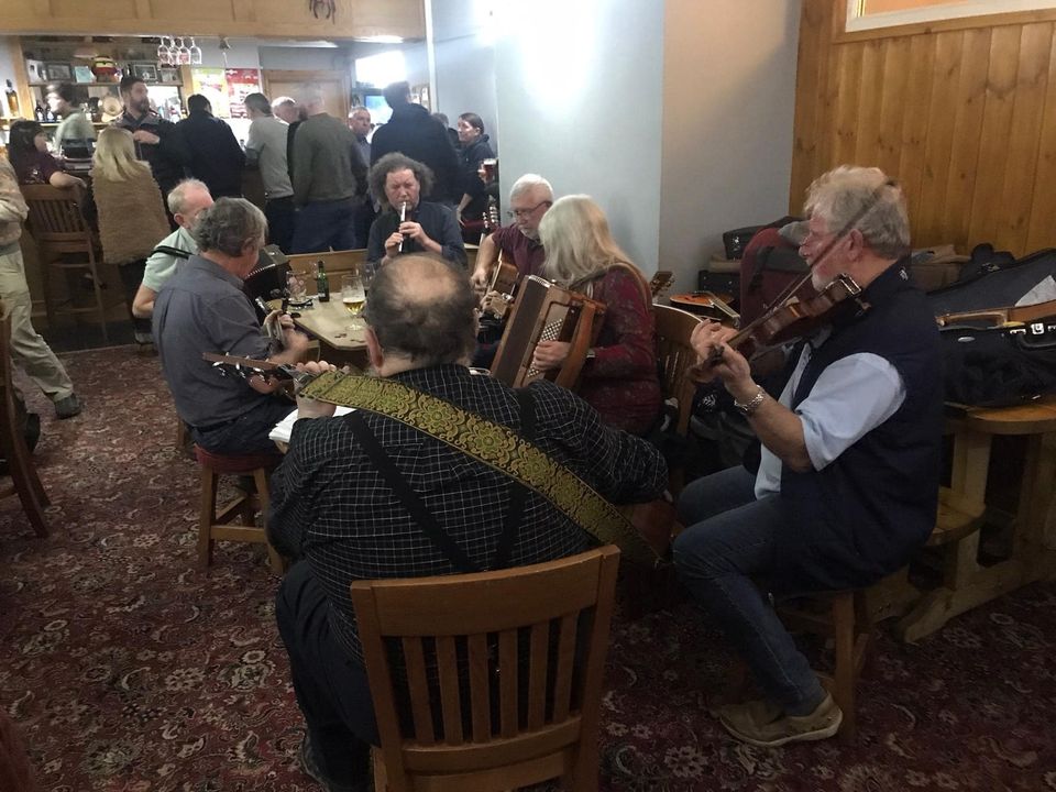 Pen llyn Sessions live folk music group on the Llyn Peninsula at the Trefor pub Tafarn Y Tŵr