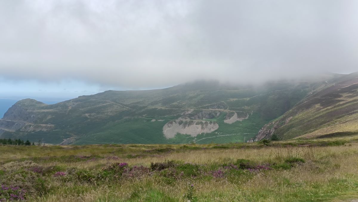 Path up from Nant Carpark dog friendly walkers family holiday cottage to rent Llyn Peninsula 02 Path up from Nant Carpark dog friendly walkers family holiday cottage to rent Llyn Peninsula 02