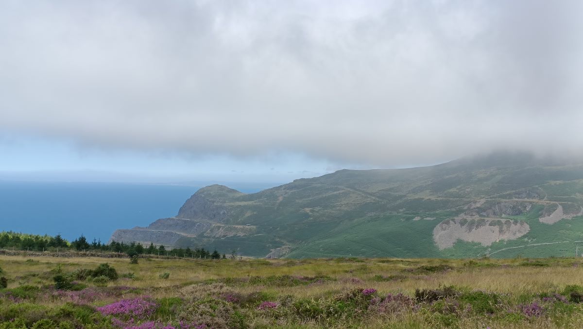 Path up from Nant Carpark dog friendly walkers family holiday cottage to rent Llyn Peninsula 03 Path up from Nant Carpark dog friendly walkers family holiday cottage to rent Llyn Peninsula 03