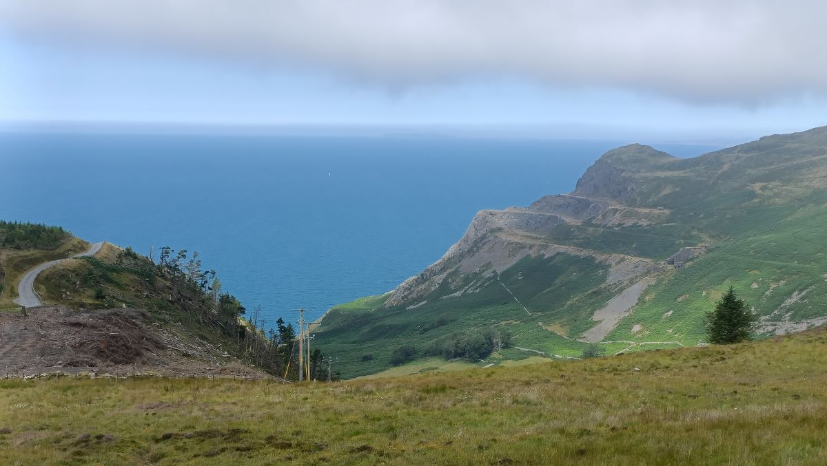 Path up from Nant Carpark dog friendly walkers family holiday cottage to rent Llyn Peninsula 04 Path up from Nant Carpark dog friendly walkers family holiday cottage to rent Llyn Peninsula 04