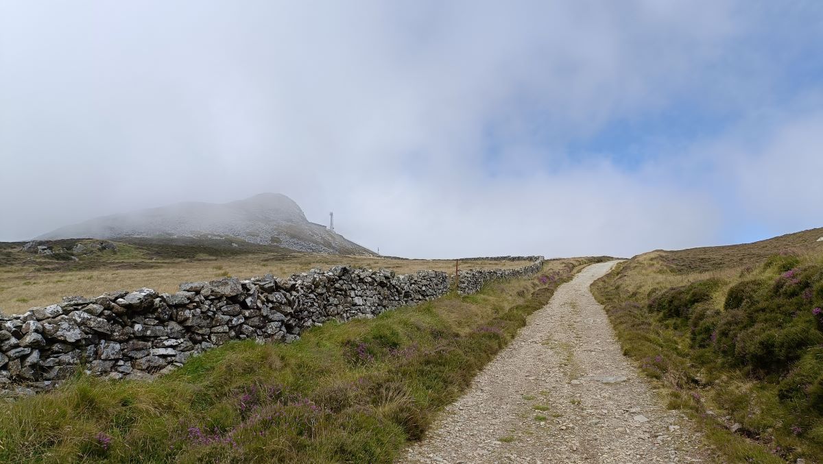 Path up from Nant Carpark dog friendly walkers family holiday cottage to rent Llyn Peninsula 07 Path up from Nant Carpark dog friendly walkers family holiday cottage to rent Llyn Peninsula 07