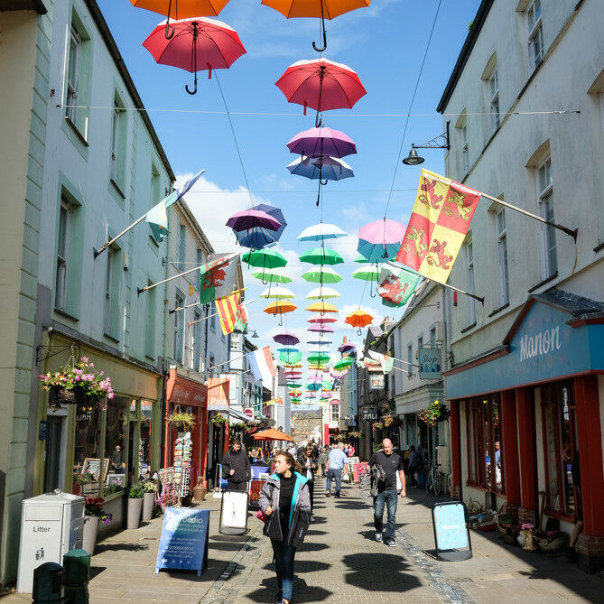 Caernarfon-high-st-and-shops-square